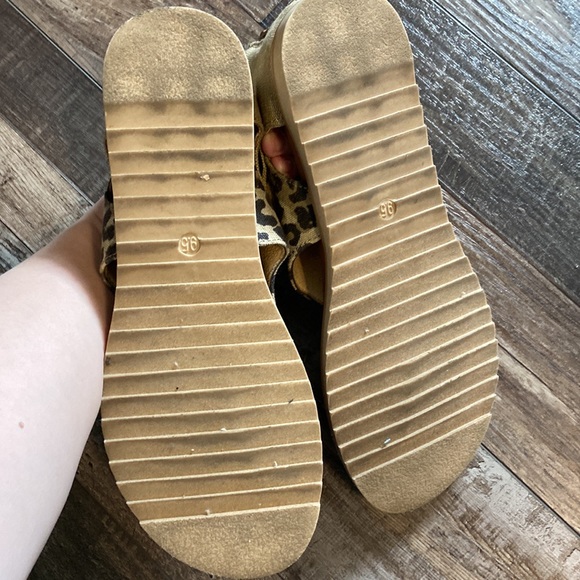 Very G Leopard Sparta Sandals- Worn 1 time - Picture 4 of 6